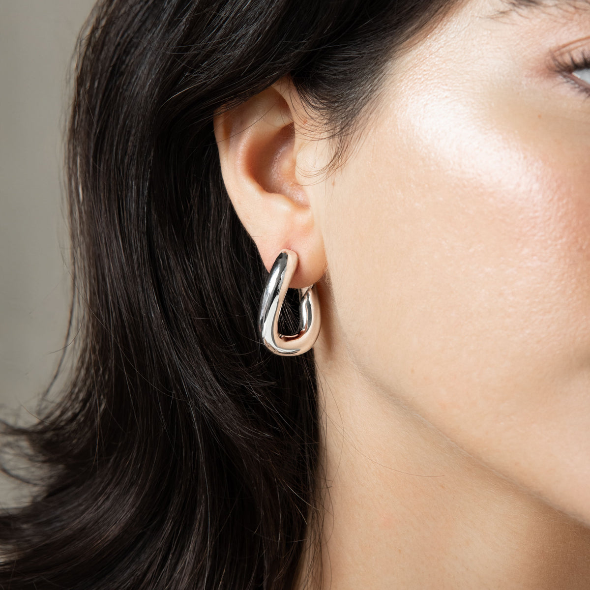 GIGI - Silver-plated hoop earrings with a modern twist